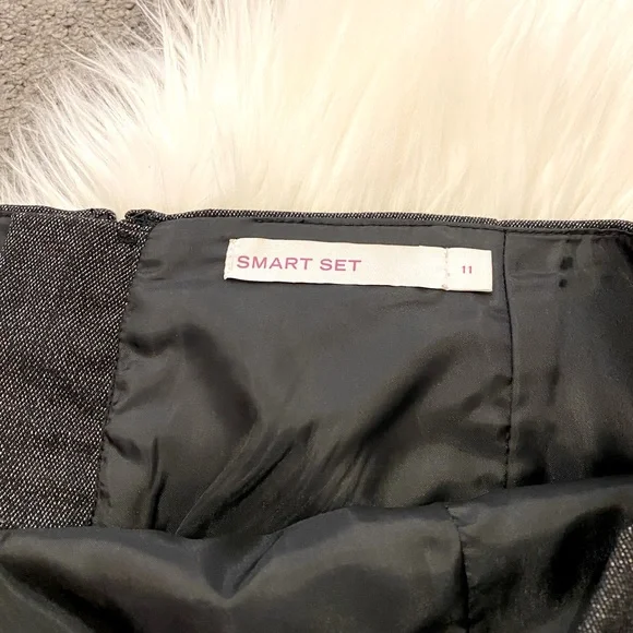 Grey pencil skirt with draping - Picture 2 of 3